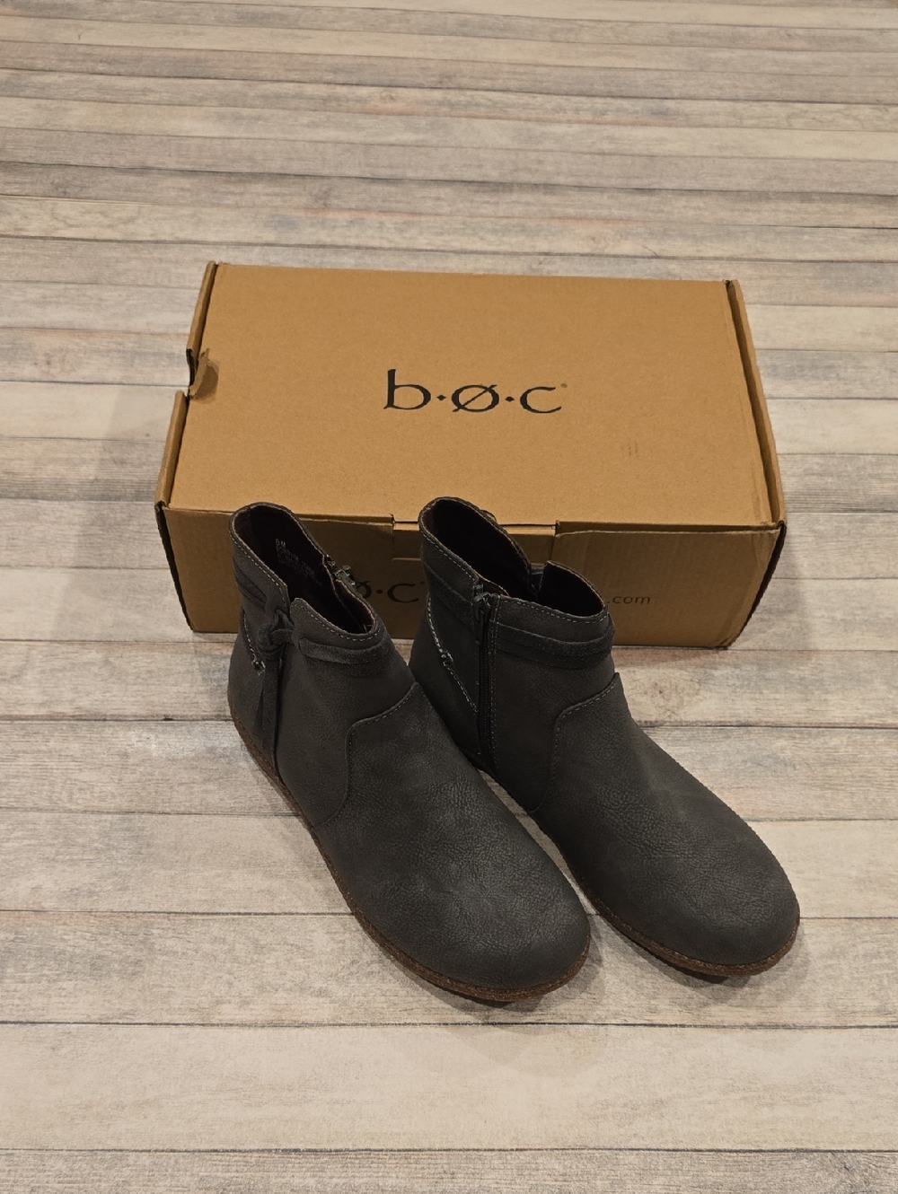 b.o.c. Addi Womens Charcoal Gray Ankle Boots with Side Zip Size 8